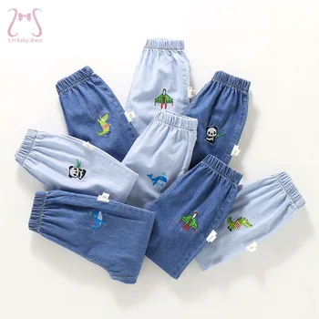 Летние простые детские джинсы в Корейском стиле для маленьких мальчиков и девочек, свободные повседневные брюки с мультяшными животными, низ брюк для малышей от 1 до 5 лет