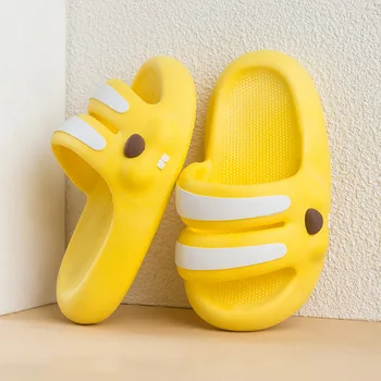Детские желто-розовые мультяшные тапочки EVA с дырочками, пляжные сандалии для мальчиков, домашние тапочки для девочек, Детская садовая обувь, Мягкие летние