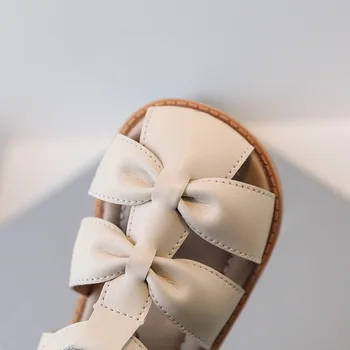 Eu18-30 Летние сандалии для девочек в новом стиле, дышащая пляжная обувь для малышей 1-3 лет, кожаная обувь принцессы на плоской подошве для девочек 2