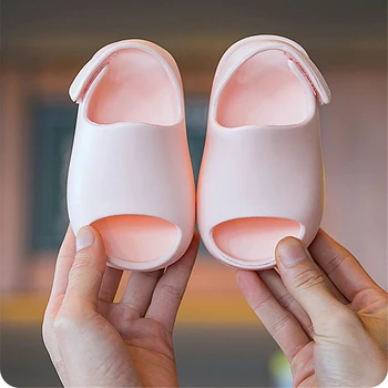 Детские домашние тапочки, нескользящая однотонная летняя домашняя обувь для мальчиков и девочек, светло-розовые пляжные сандалии