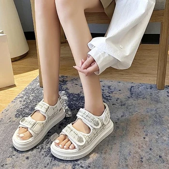 Женские модные сандалии 2023, летние новые повседневные римские дизайнерские туфли с вышивкой на плоской подошве, сандалии на платформе 4